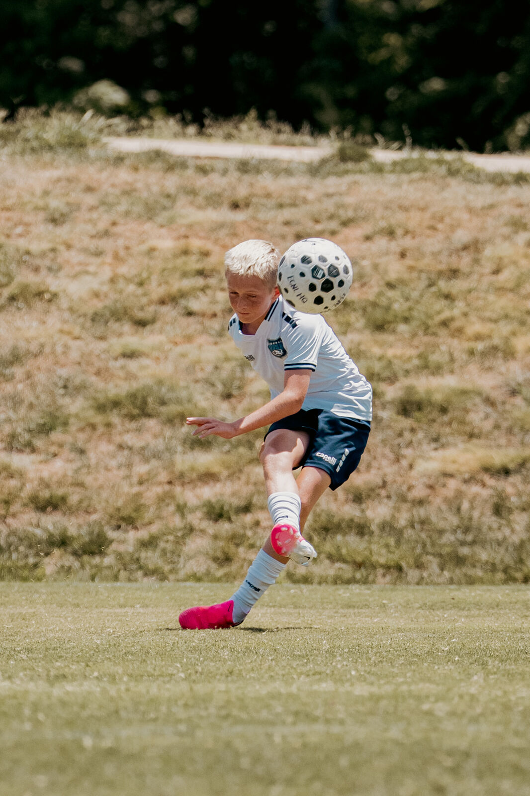 Cash McClendon volleys